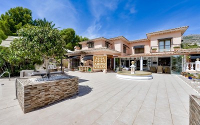 Magnificent property with a lot of privacy and dreamlike outdoor areas