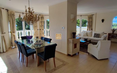 Nice villa with 2 separate apartments and a beautiful garden with pool.