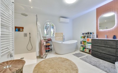 Villa récemment rénovée, avec appartement d