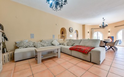 Villa récemment rénovée, avec appartement d