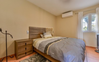 Villa récemment rénovée, avec appartement d