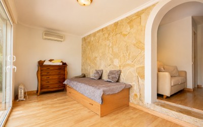 Schöne Villa mit herrlichen Terrassen und Swimmingpool in La Nucia.