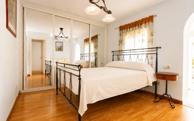 Schöne Villa mit herrlichen Terrassen und Swimmingpool in La Nucia.