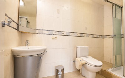 Schöne Villa mit herrlichen Terrassen und Swimmingpool in La Nucia.