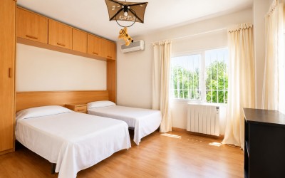 Schöne Villa mit herrlichen Terrassen und Swimmingpool in La Nucia.