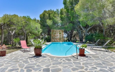 Exclusive villa in Altea offering complete privacy in a natural setting.