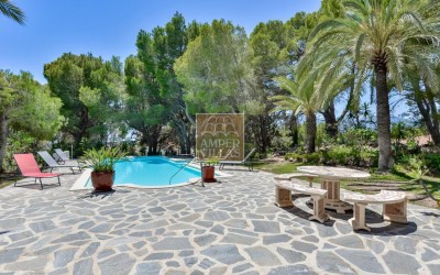 Exclusive villa in Altea offering complete privacy in a natural setting.