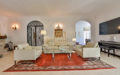 Exclusive villa in Altea offering complete privacy in a natural setting.