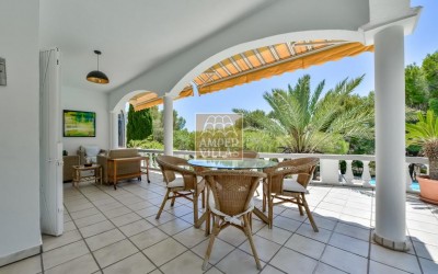 Exclusive villa in Altea offering complete privacy in a natural setting.