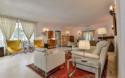 Exclusive villa in Altea offering complete privacy in a natural setting.