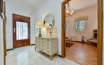 Exclusive villa in Altea offering complete privacy in a natural setting.