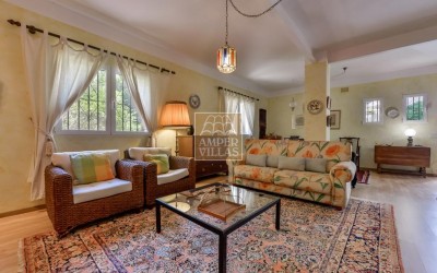Exclusive villa in Altea offering complete privacy in a natural setting.