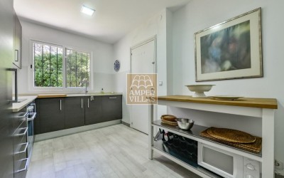 Exclusive villa in Altea offering complete privacy in a natural setting.