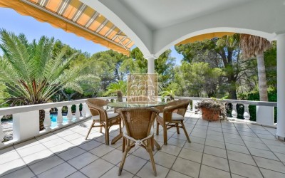 Exclusive villa in Altea offering complete privacy in a natural setting.