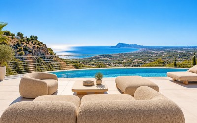 Nueva villa mediterránea con vistas panorámicas al mar