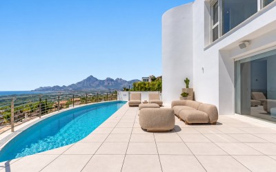 Nueva villa mediterránea con vistas panorámicas al mar