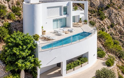 Nueva villa mediterránea con vistas panorámicas al mar
