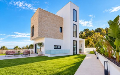 Luxury Detached Villa with Private Pool and Panoramic Sea
Views in Finestrat