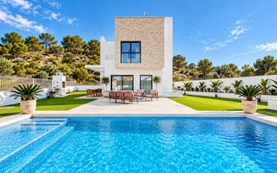 Luxury Detached Villa with Private Pool and Panoramic Sea
Views in Finestrat