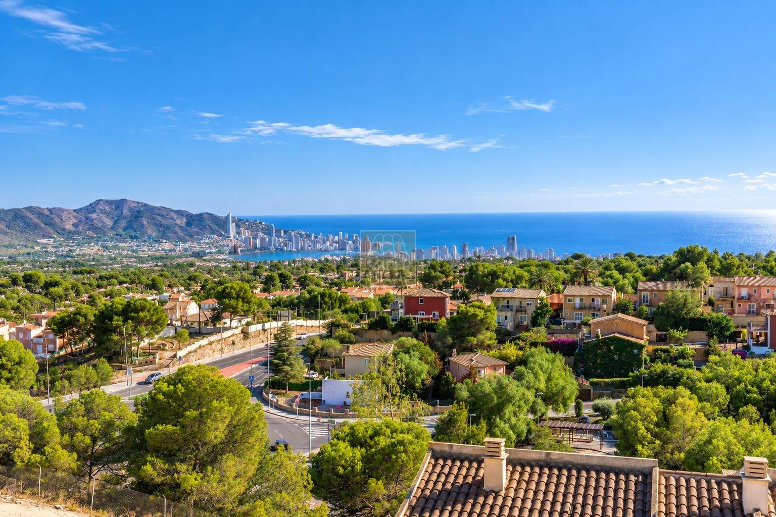 Modernes Reihenhaus mit 4 Schlafzimmern und Panoramablick auf das Meer und Benidorm in La Nucía