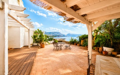 Luxuriöses Dreifamilienhaus direkt am Meer in La Olla, Altea