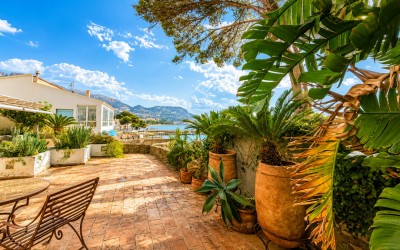Luxuriöses Dreifamilienhaus direkt am Meer in La Olla, Altea