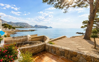 Luxuriöses Dreifamilienhaus direkt am Meer in La Olla, Altea