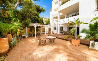 Luxuriöses Dreifamilienhaus direkt am Meer in La Olla, Altea