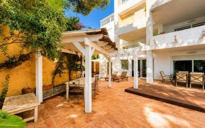 Luxuriöses Dreifamilienhaus direkt am Meer in La Olla, Altea