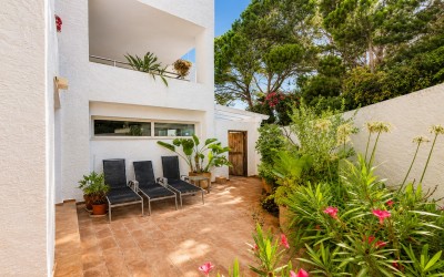 Luxuriöses Dreifamilienhaus direkt am Meer in La Olla, Altea