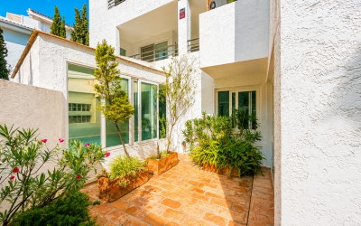 Luxuriöses Dreifamilienhaus direkt am Meer in La Olla, Altea