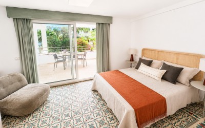 Luxuriöses Dreifamilienhaus direkt am Meer in La Olla, Altea