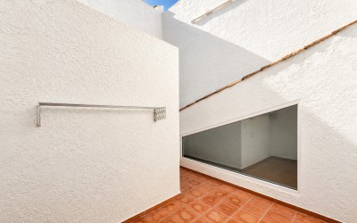 Luxuriöses Dreifamilienhaus direkt am Meer in La Olla, Altea