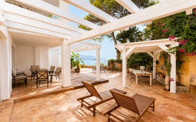 Luxuriöses Dreifamilienhaus direkt am Meer in La Olla, Altea