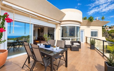 Duplex-Penthouse mit Panoramablick auf das Meer in Altea La Vella
French: