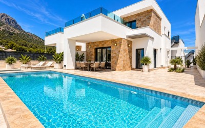Villa moderne
de 3 chambres avec piscine privée à Polop