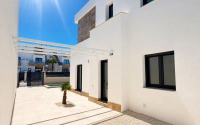 Villa moderne
de 3 chambres avec piscine privée à Polop
