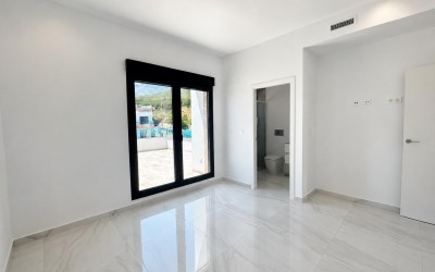 Villa moderne
de 3 chambres avec piscine privée à Polop